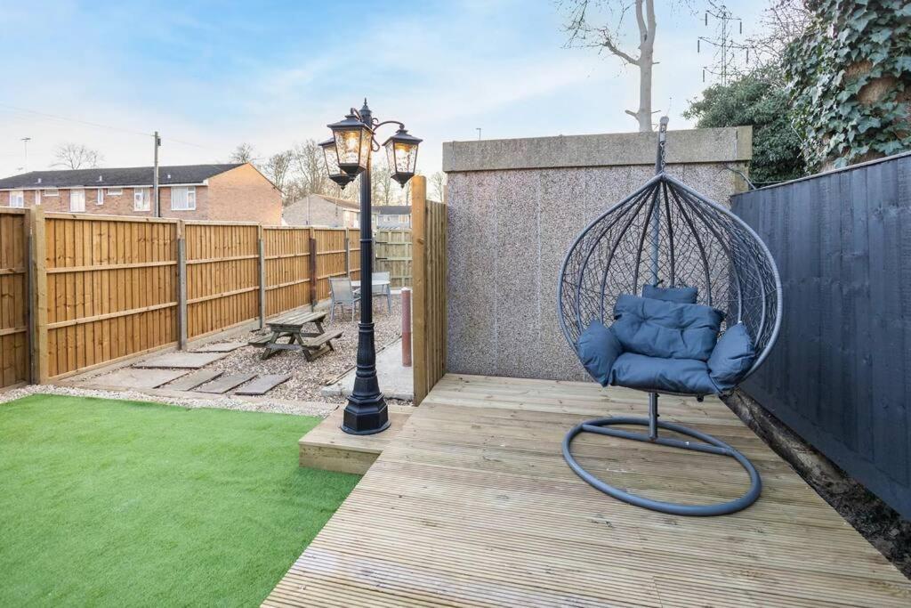 Hogwarts Hideaway Themed Property Watford  Exterior foto